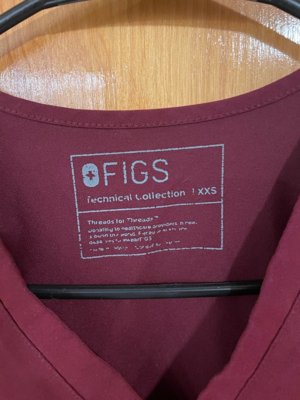 Figs Catarina One-Pocket Scrub Top in Burgundy - Picture 6 of 6